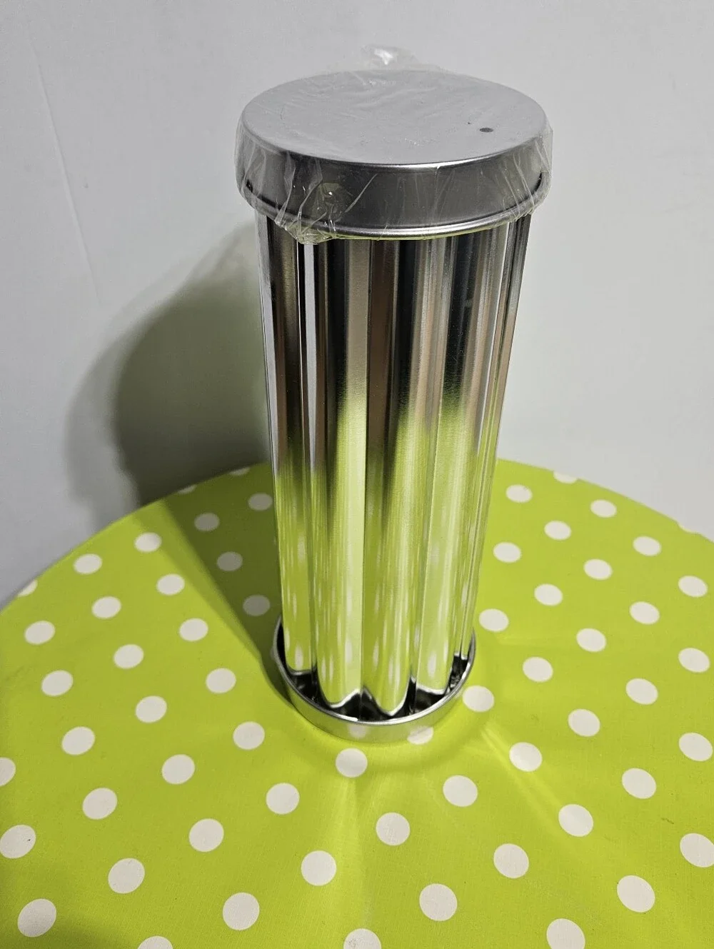 The Pampered Chef Scalloped Bread Tube in Brown Box New
